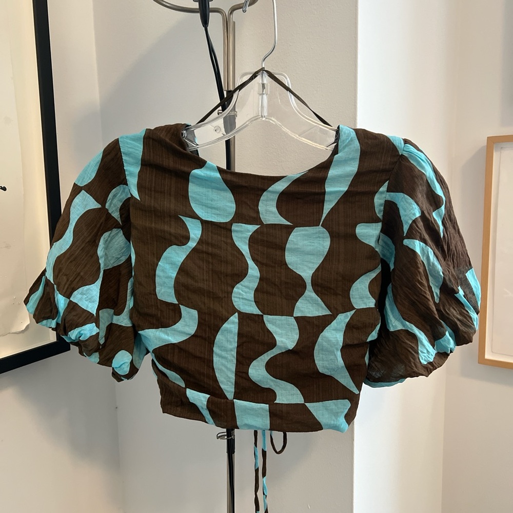 Cropped Top with Puff Sleeves and Adjustable Criss Cross Back Straps